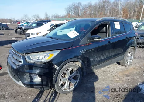 2017 Ford Escape Titanium z USA, uszkodzony, nr VIN 1FMCU9J9XHUD33972
